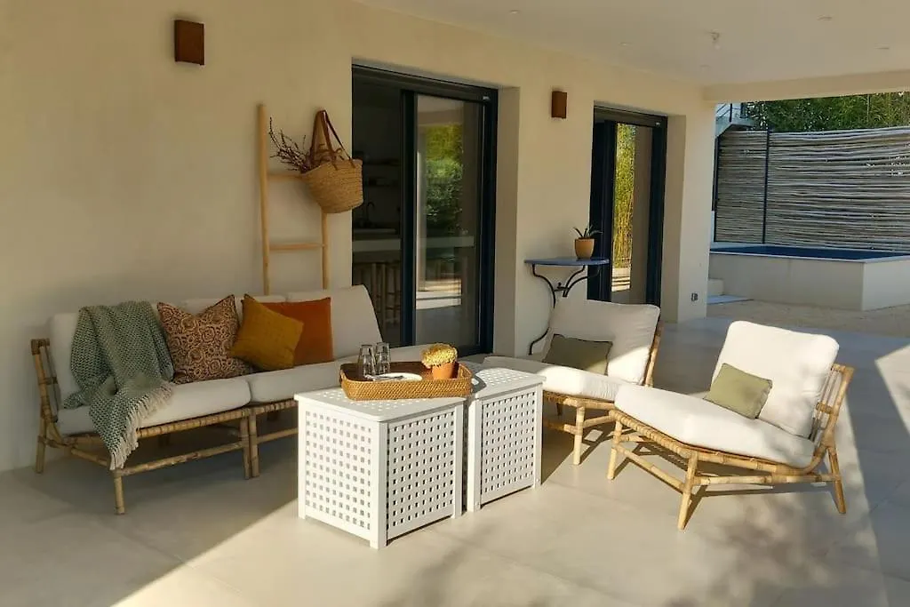Appartement Independant Avec Jardin Et Piscine En Provence Ventabren 0*,  France